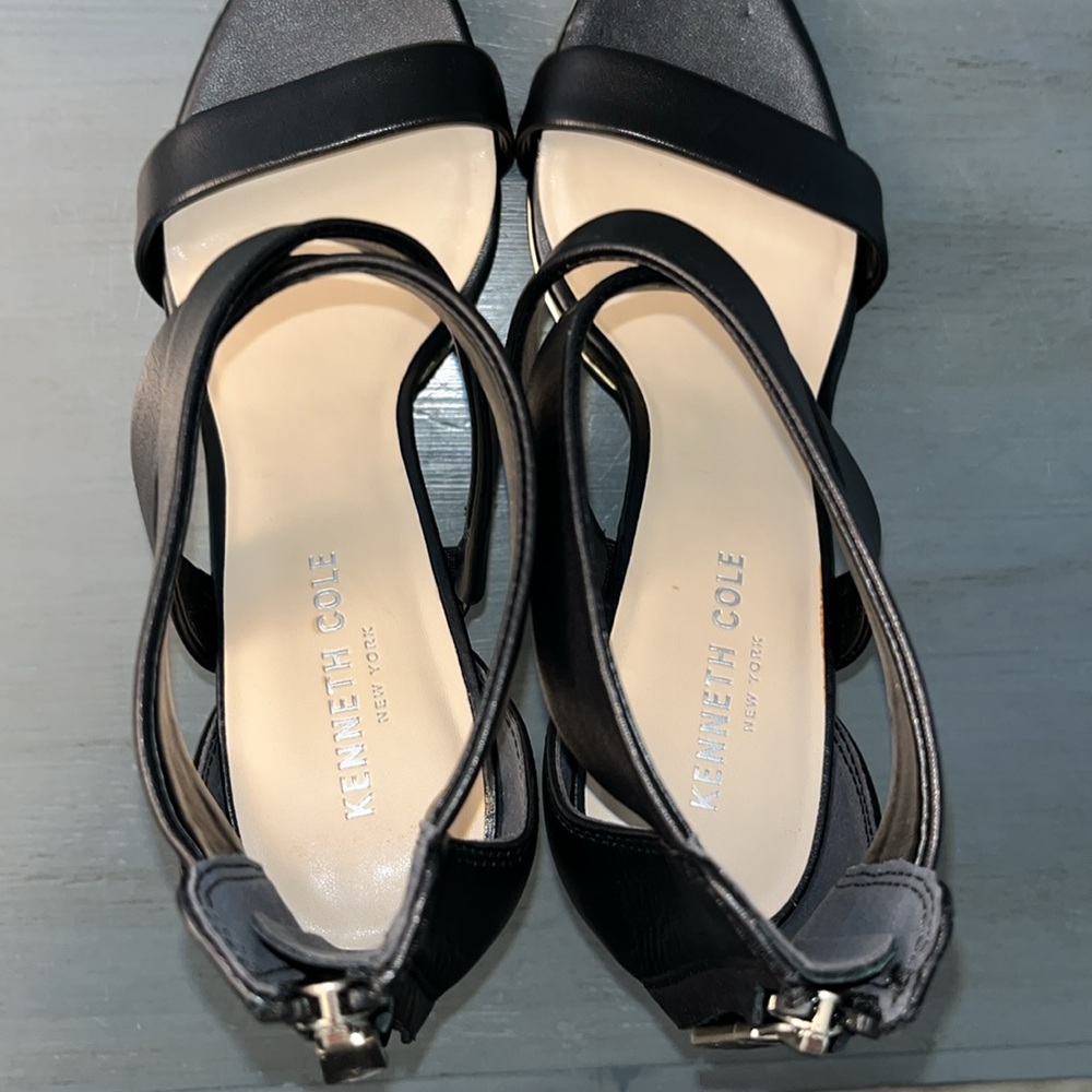 Kenneth Cole Brooke Black Leather Cross Strap Heeled Sandal Shoes NWOB sz 8.5 - Picture 16 of 16